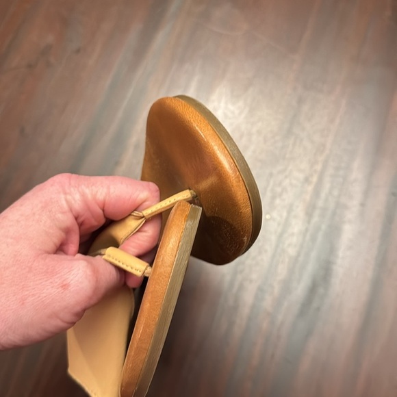 Sophia Milano Made in Italy cream and gold leather sandals size 10 - Picture 4 of 6